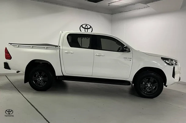 2024 Toyota Hilux SR image 4