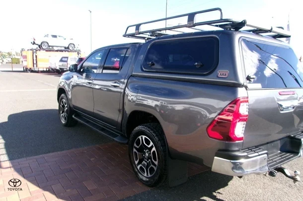 2021 Toyota Hilux 4x4 SR5 image 3