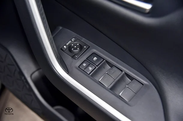 2024 Toyota RAV4 Hybrid Edge AWD image 13
