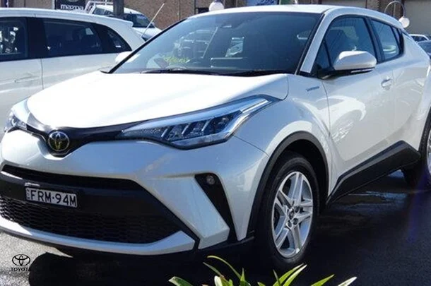 2023 Toyota C-HR GXL image 3