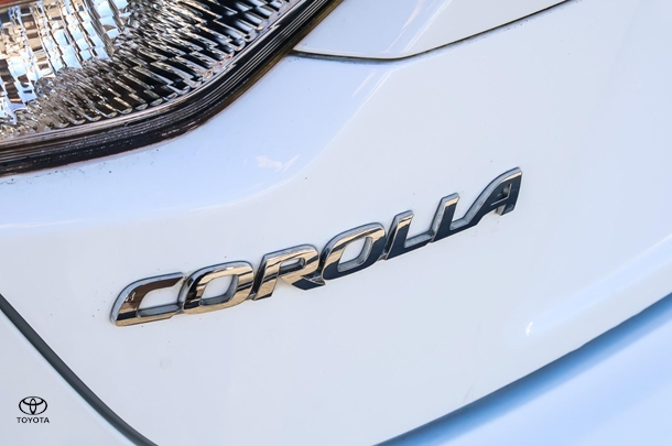 2022 Toyota Corolla Sedan Hybrid Ascent Sport image 14