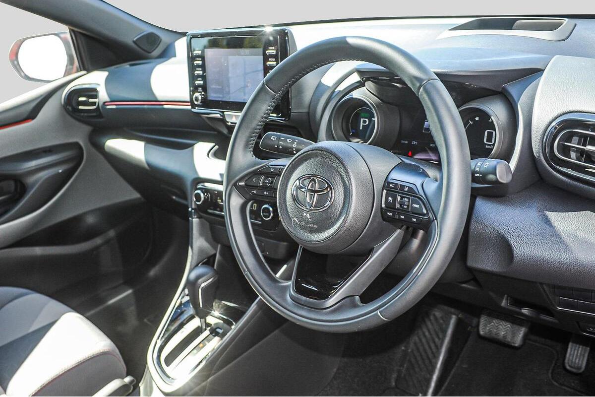 2024 Toyota Yaris ZR Hybrid Auto image 6