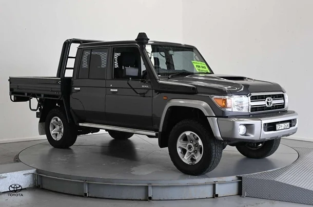 2021 Toyota LC Military GXL image 3