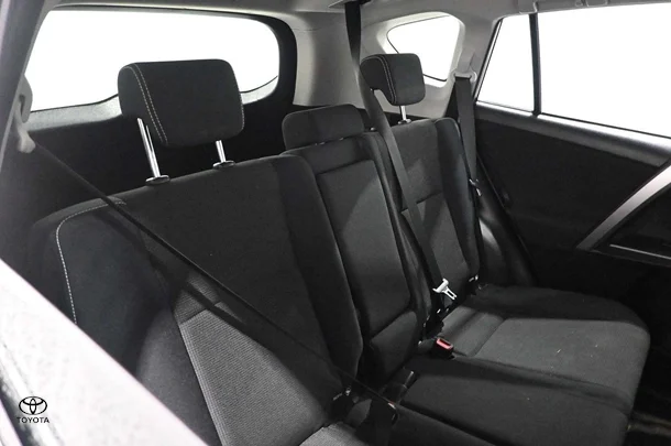 2018 Toyota RAV4 GXL AWD image 19