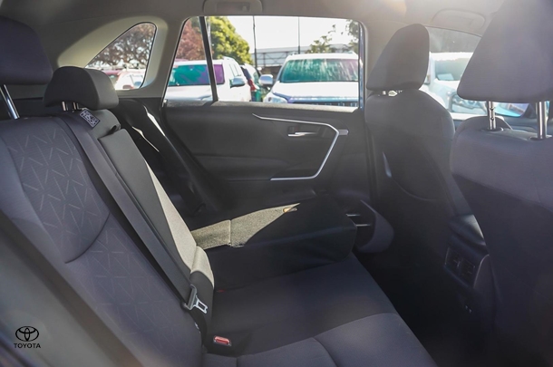 2019 Toyota RAV4 GXL image 9