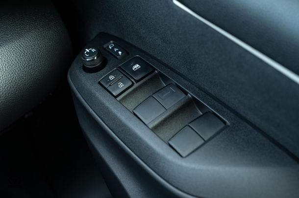 2023 TOYOTA Yaris Hybrid SX image 20