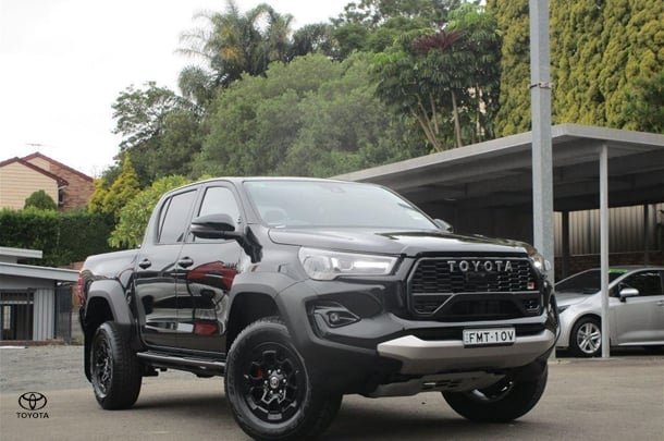 2023 Toyota Hilux GR-S image 10