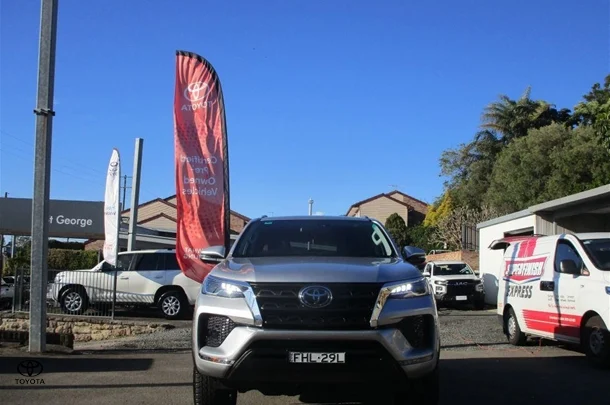 2024 Toyota Fortuner GXL image 2