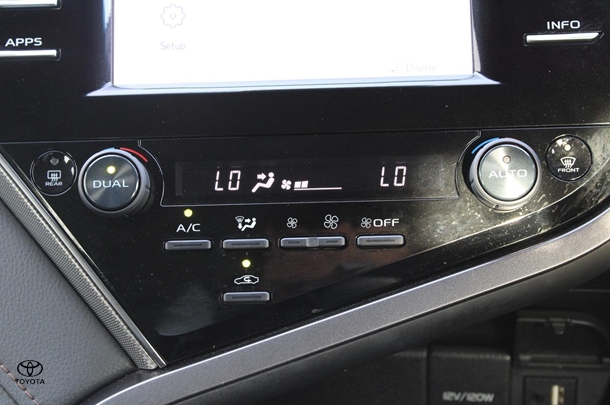 2020 Toyota Camry Hybrid Ascent image 21