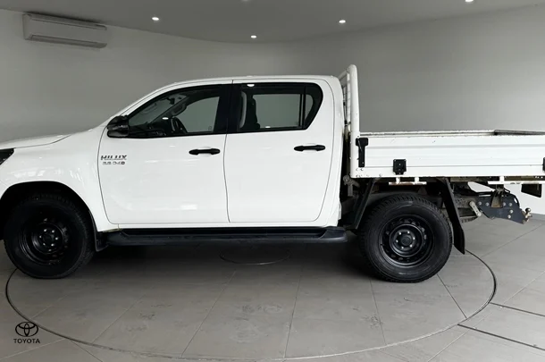2020 Toyota Hilux SR image 9