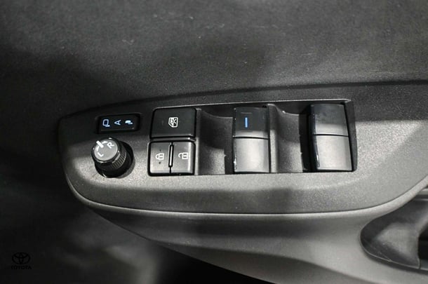 2022 Toyota Yaris Cross Hybrid GR-S image 19