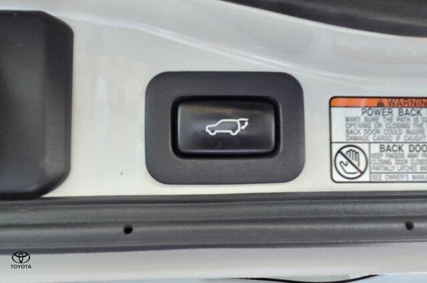 2020 Toyota Landcruiser Sahara image 16