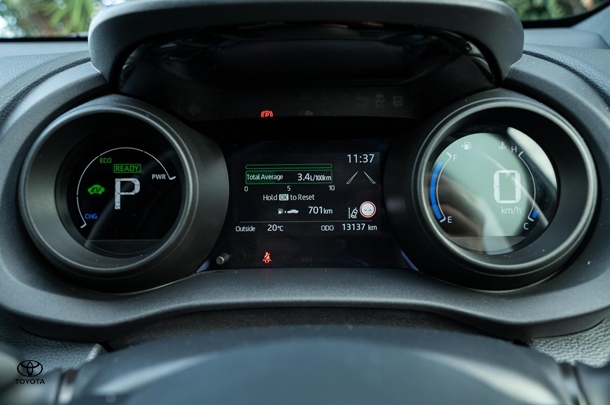2023 TOYOTA Yaris Hybrid SX image 11