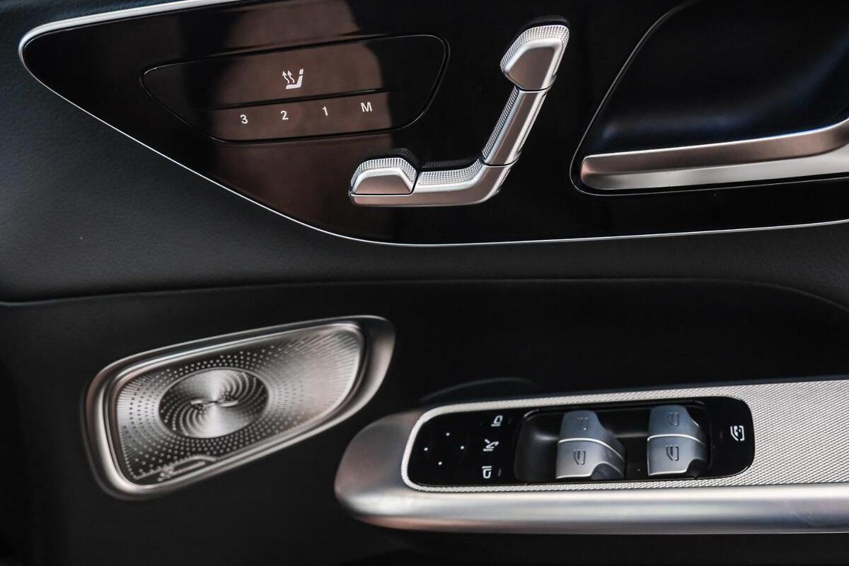 2025 Mercedes-Benz GLC-Class GLC300 Auto 4MATIC image 12