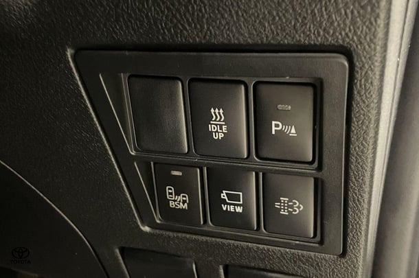 2023 Toyota Hilux SR5 image 10