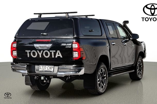 2021 Toyota HILUX SR5 image 7