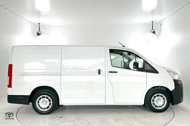 2021 Toyota Hiace LWB image 11