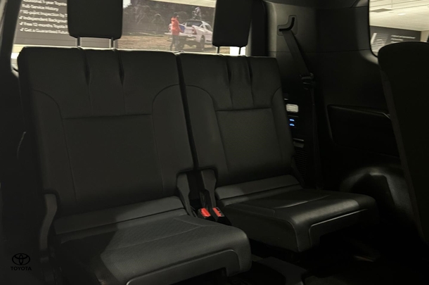 2022 Toyota Landcruiser Sahara image 12