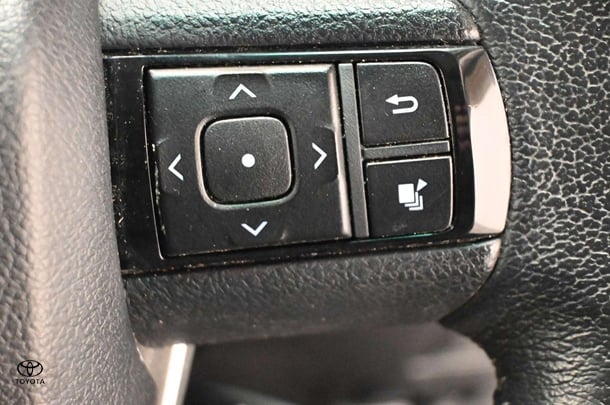 2018 Toyota Hilux 4x4 SR5 image 15