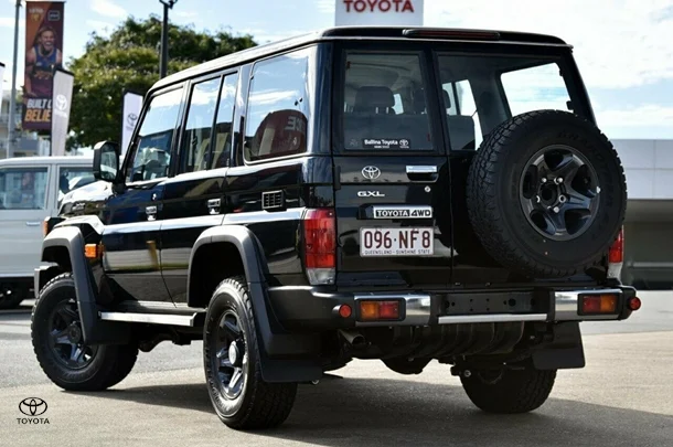 2025 Toyota LC Military GXL image 3