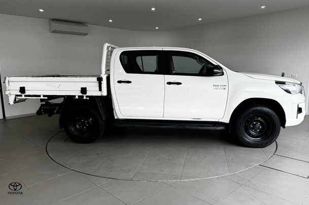 2020 Toyota Hilux SR image 16