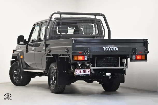 2025 Toyota LC Military GXL image 5