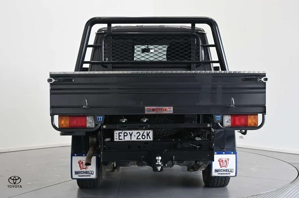 2021 Toyota LC Military GXL image 6