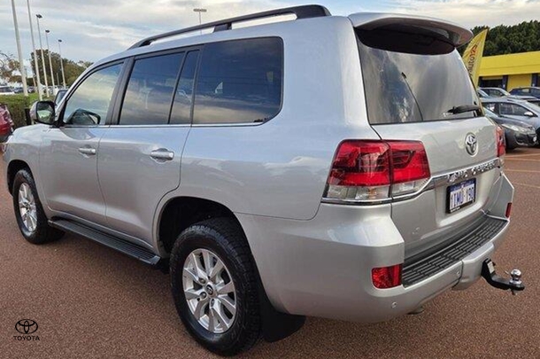 2020 Toyota Landcruiser VX image 5