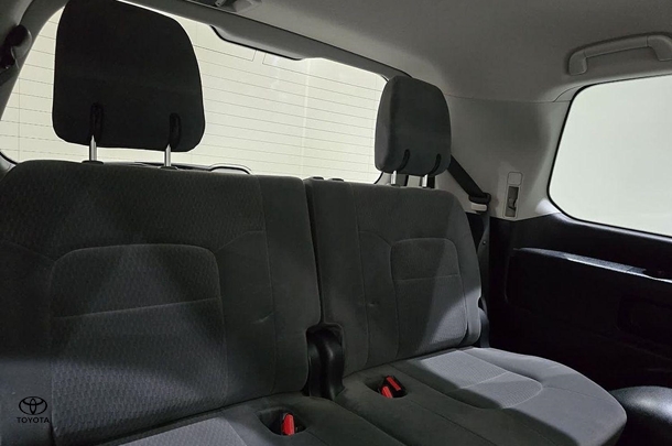 2020 Toyota Landcruiser GXL image 30