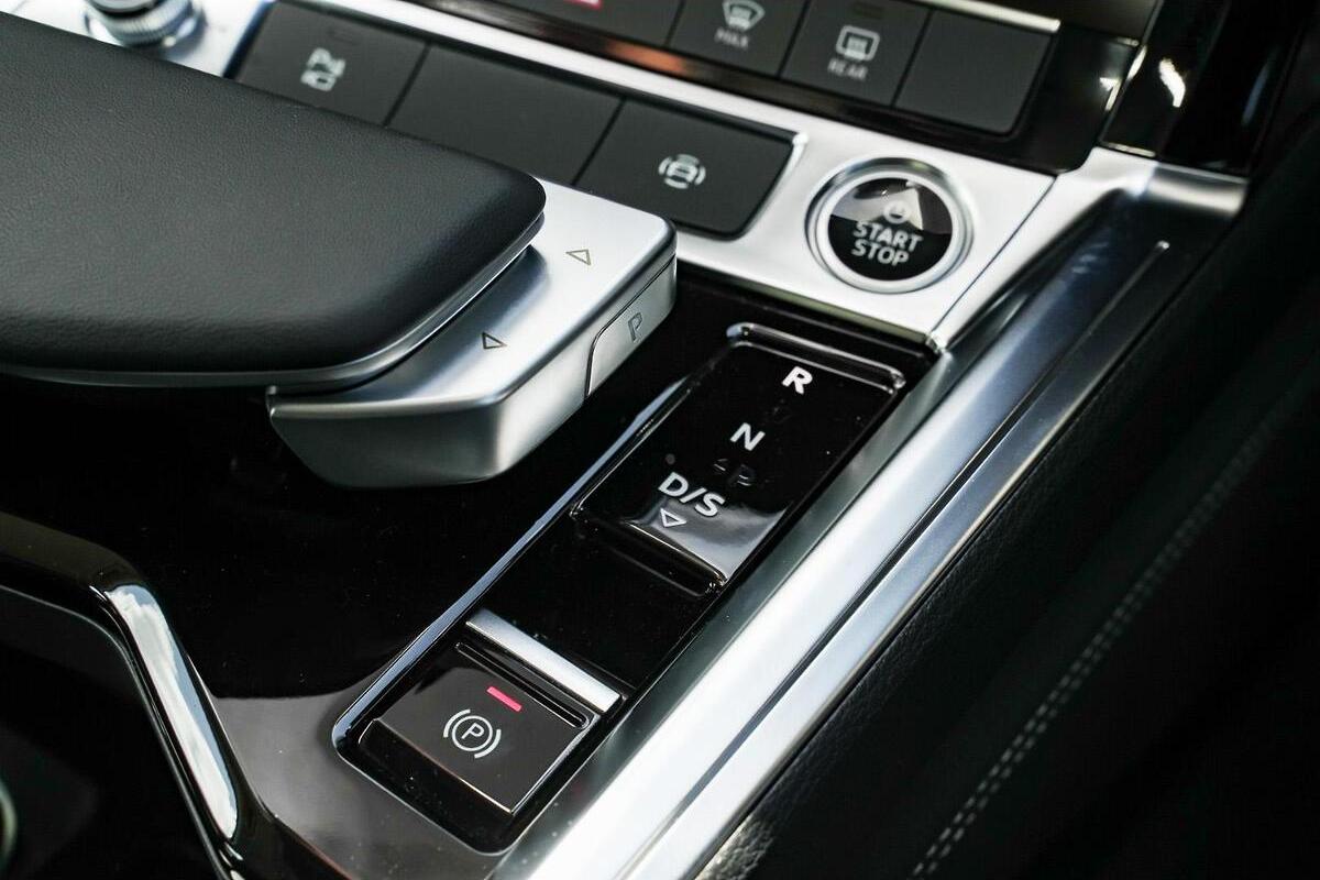 2025 Audi Q8 e-tron 55 Auto e-quattro MY25 image 14