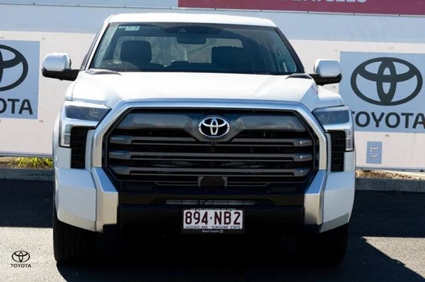 2023 Toyota Tundra Limited image 3