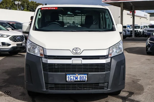 2020 Toyota Hiace LWB image 4