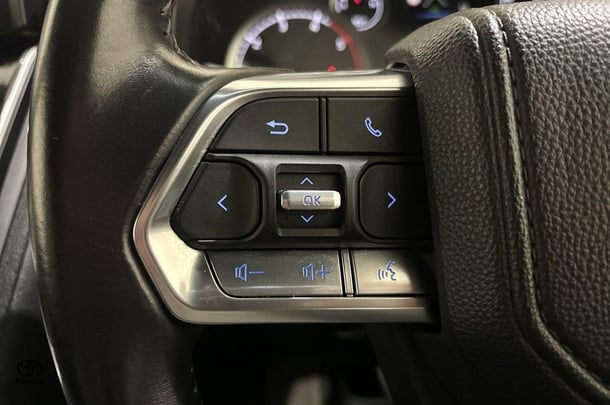 2023 Toyota Landcruiser GXL image 18