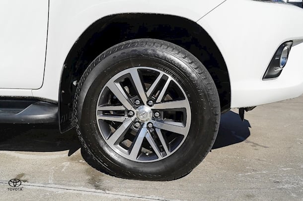 2015 Toyota HILUX SR5 image 20