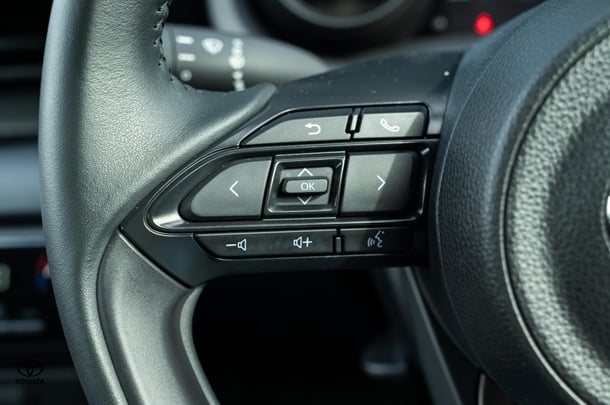2023 TOYOTA Yaris Hybrid SX image 17