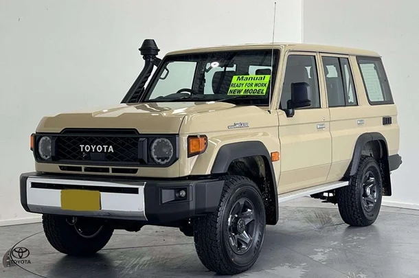 2023 Toyota LC Military GXL image 1