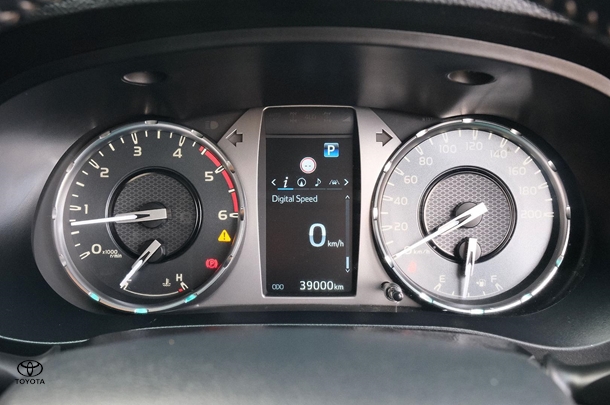 2022 Toyota Hilux SR5 image 18