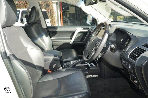 2019 Toyota Prado Kakadu image 8