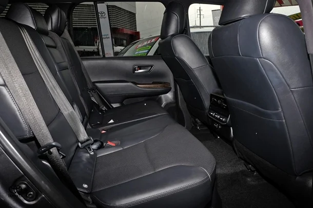 2023 Toyota LANDCRUISER VX image 9