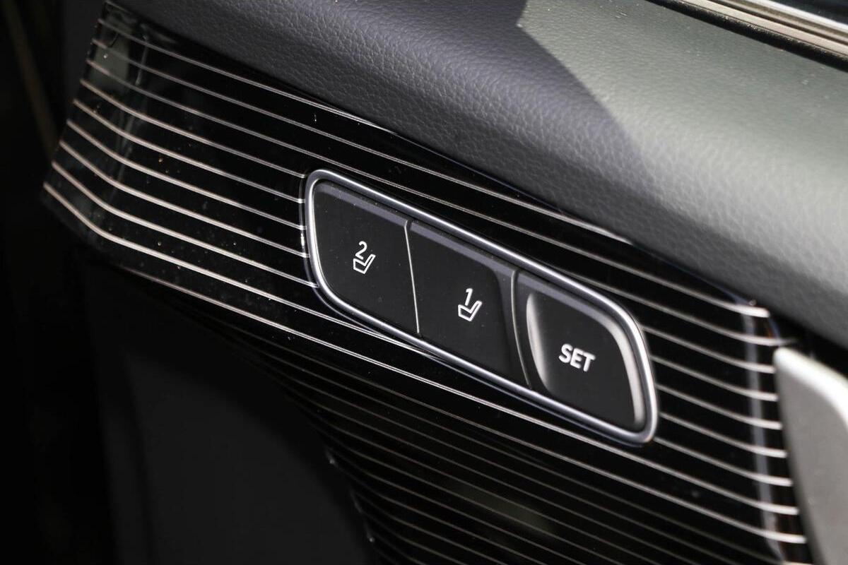 2025 Hyundai Palisade Calligraphy Black Ink Auto 2WD MY25 image 10