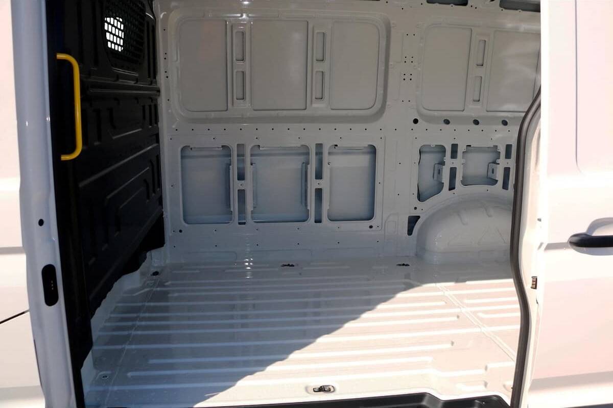 2024 Volkswagen Crafter 35 TDI340 SY1 Medium Wheelbase Manual FWD MY24 image 6