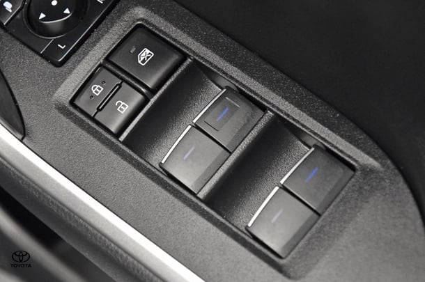 2022 Toyota RAV4 Hybrid XSE (AWD) image 11
