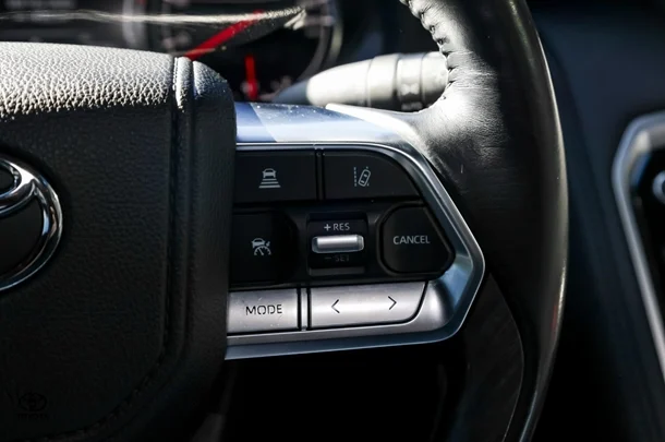 2022 Toyota LANDCRUISER Sahara ZX image 12