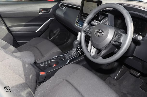2024 Toyota Corolla Cross Hybrid GX image 2