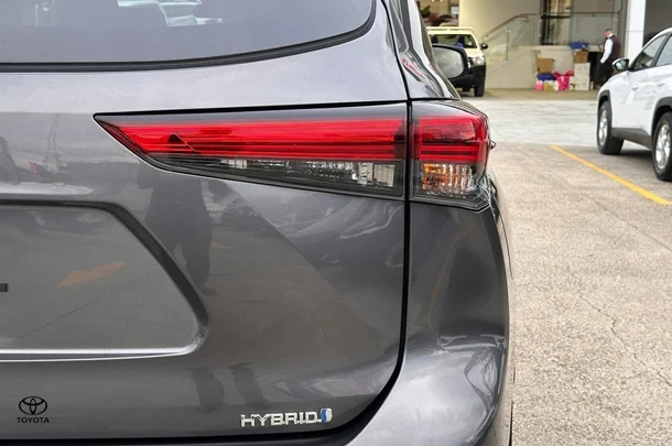 2023 Toyota Kluger Hybrid GX AWD image 6