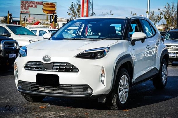 2024 Toyota Yaris Cross Hybrid GX image 4