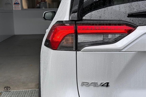 2024 Toyota RAV4 Hybrid GXL AWD image 9