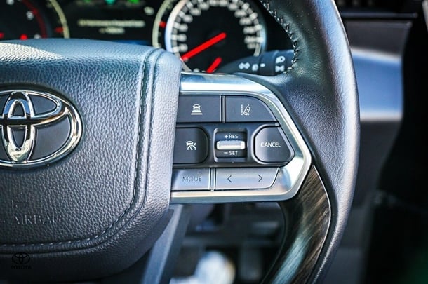 2023 Toyota Landcruiser VX image 18