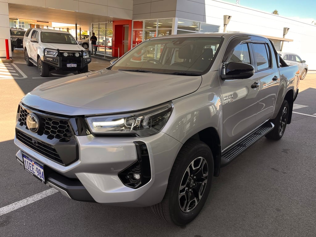 2024 Toyota Hilux SR5 image 6