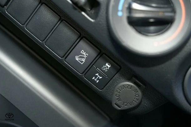 2024 Toyota HILUX SR image 20